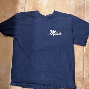 MO’s shirt size M